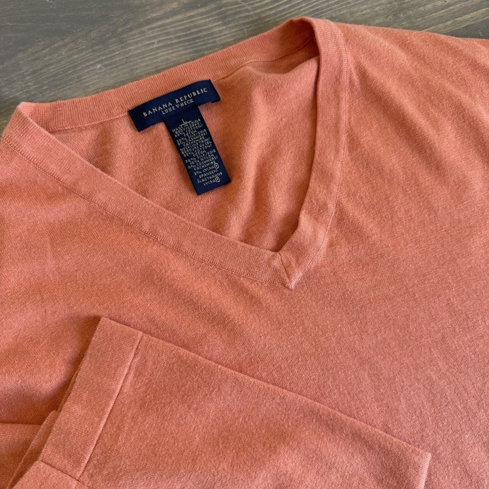 Banana Republic Men's Large Orange Luxe V-Neck Silk Cashmere Long Sleeve Sweater
